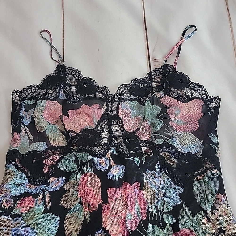 Victoria’s Secret Vintage Floral Slip Dress Nightgown size Medium Lace Accents - Picture 2 of 7